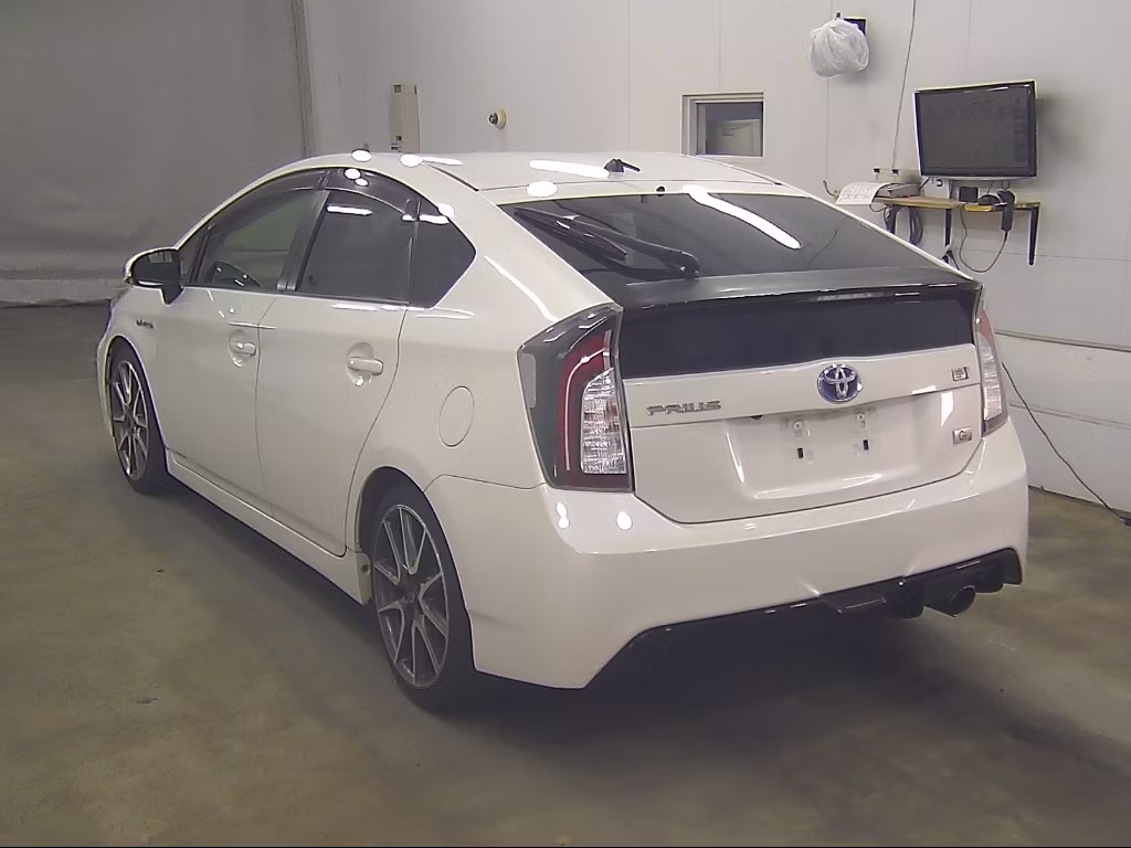 TOYOTA PRIUS