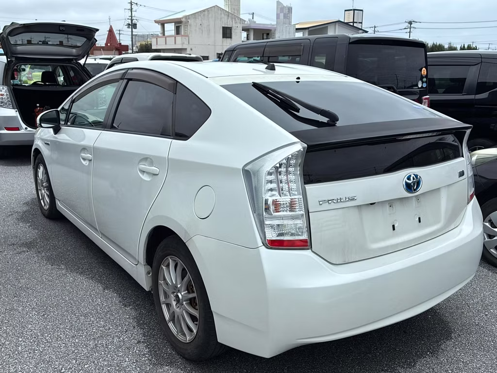 TOYOTA PRIUS
