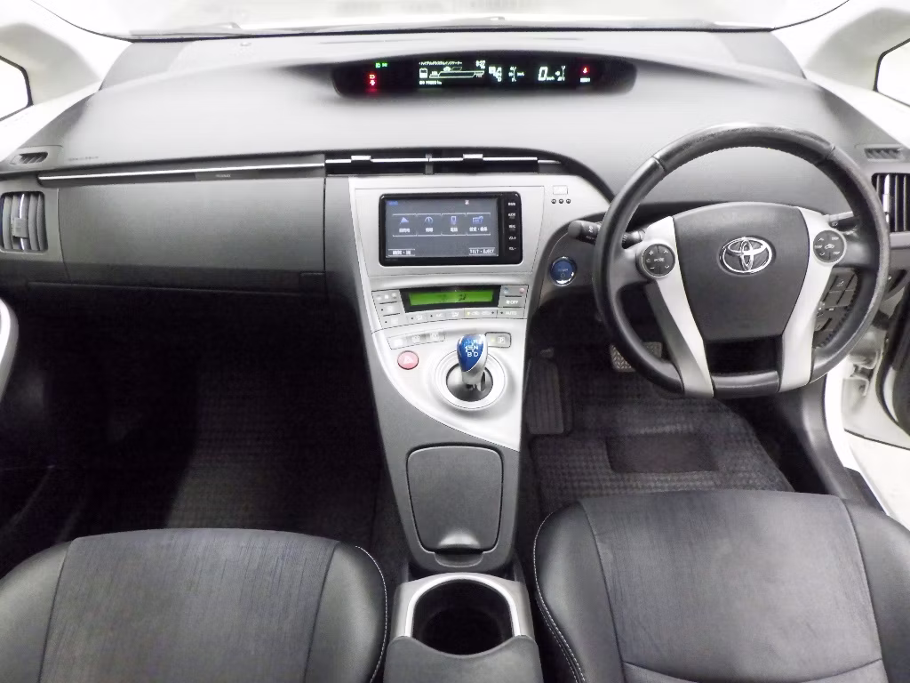 TOYOTA PRIUS