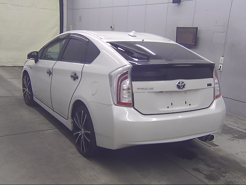 TOYOTA PRIUS