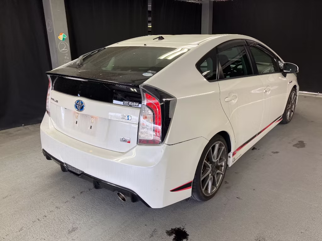 TOYOTA PRIUS