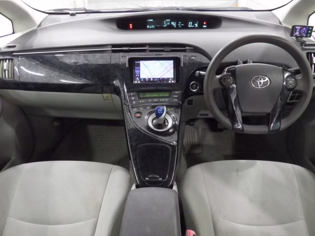 TOYOTA PRIUS