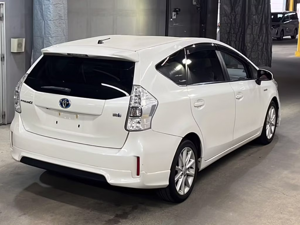TOYOTA PRIUS ALPHA