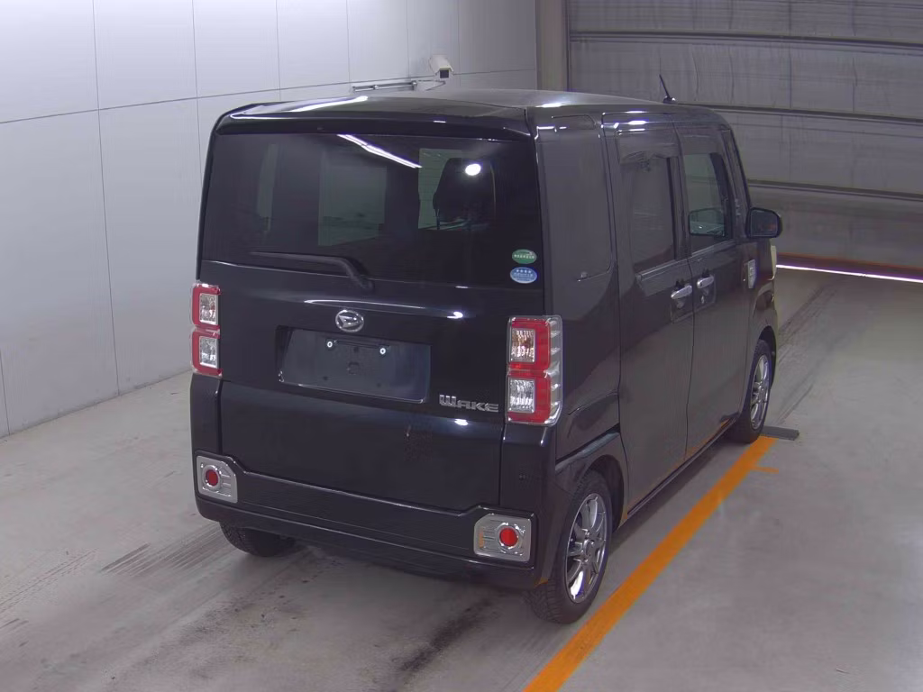 DAIHATSU WAKE