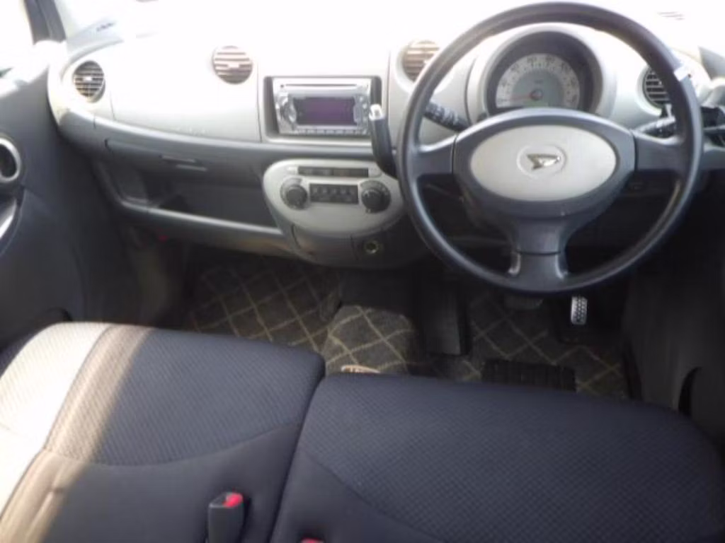 DAIHATSU MOVE LATTE
