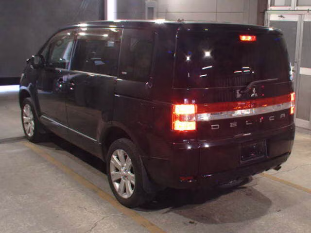 MITSUBISHI DELICA D:5