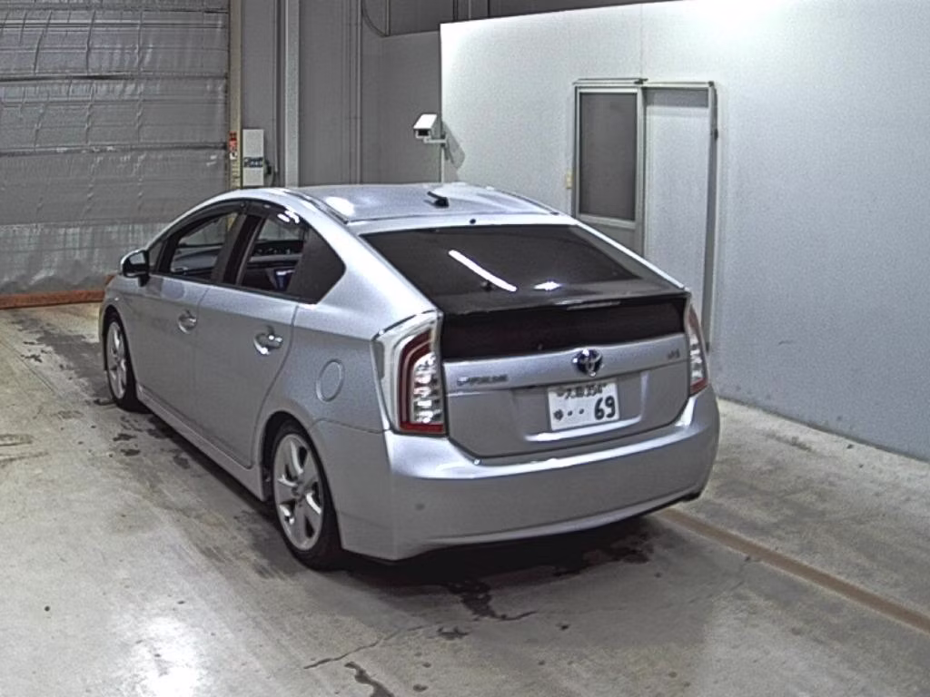 TOYOTA PRIUS