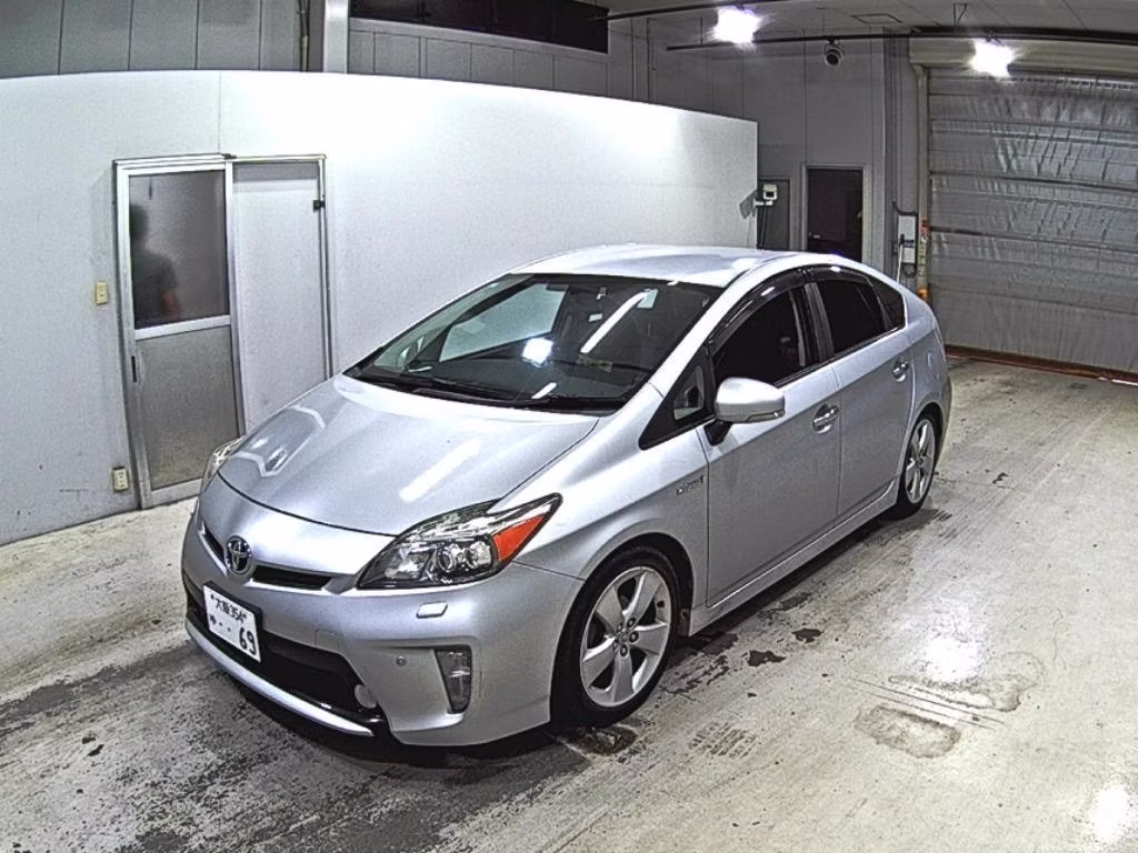 TOYOTA PRIUS