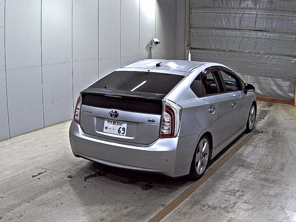 TOYOTA PRIUS
