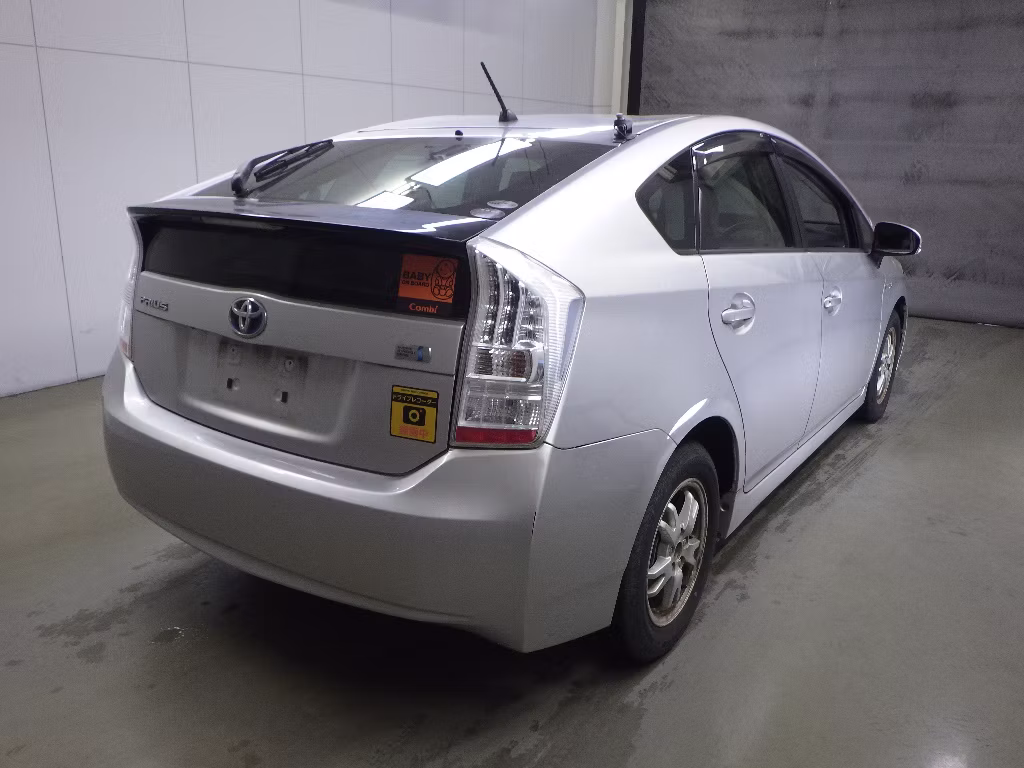 TOYOTA PRIUS