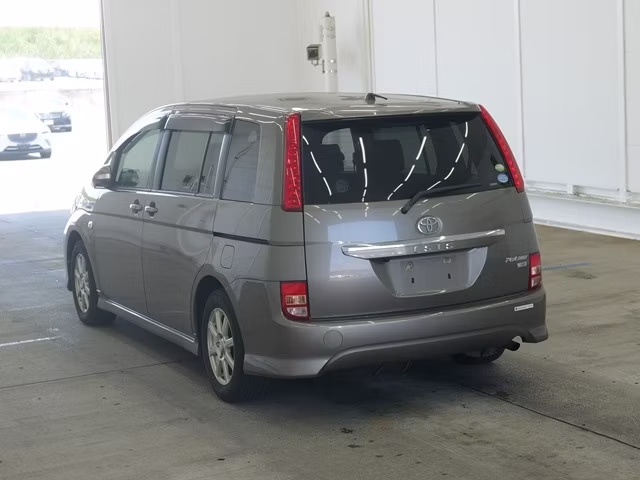 TOYOTA ISIS