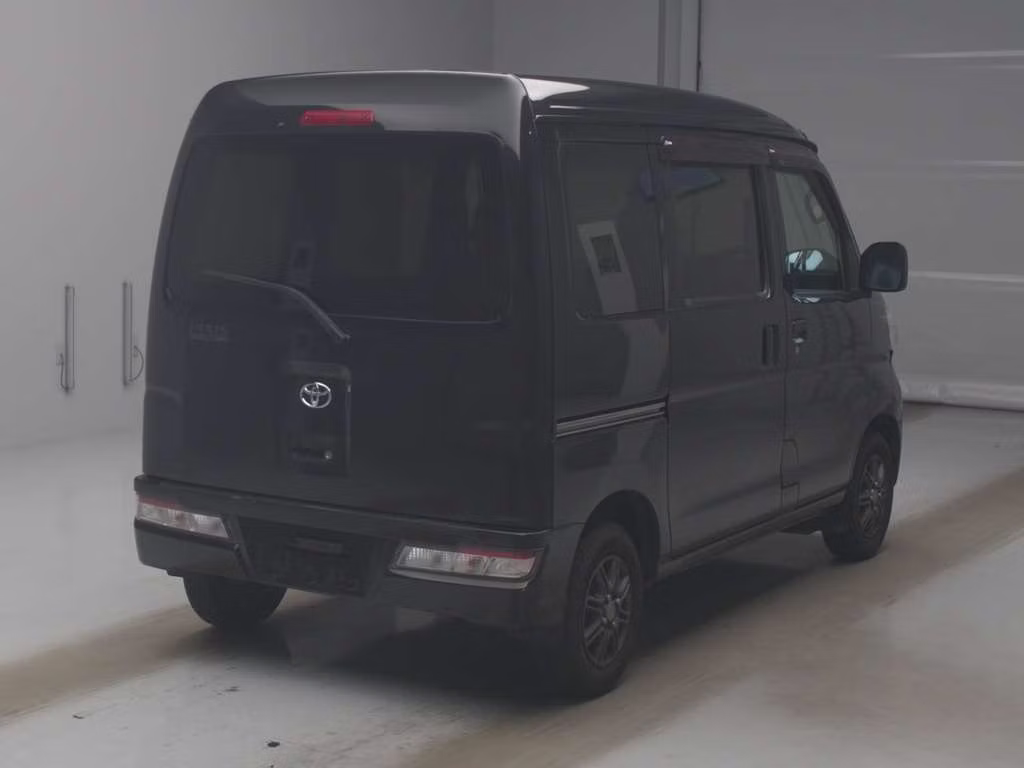 TOYOTA PIXIS VAN