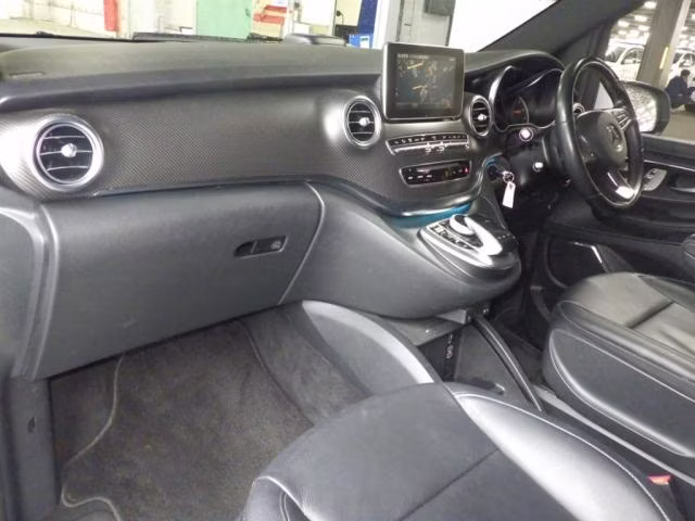 MERCEDES-BENZ V-CLASS