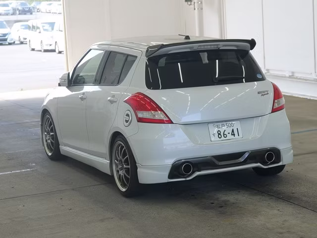 SUZUKI SWIFT