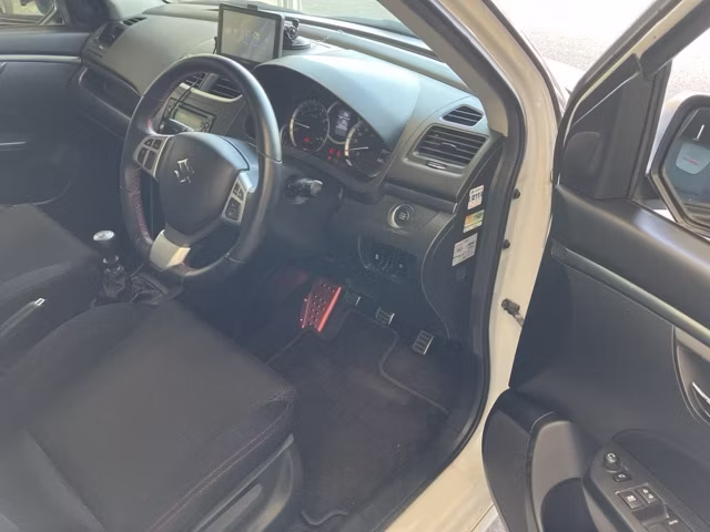 SUZUKI SWIFT