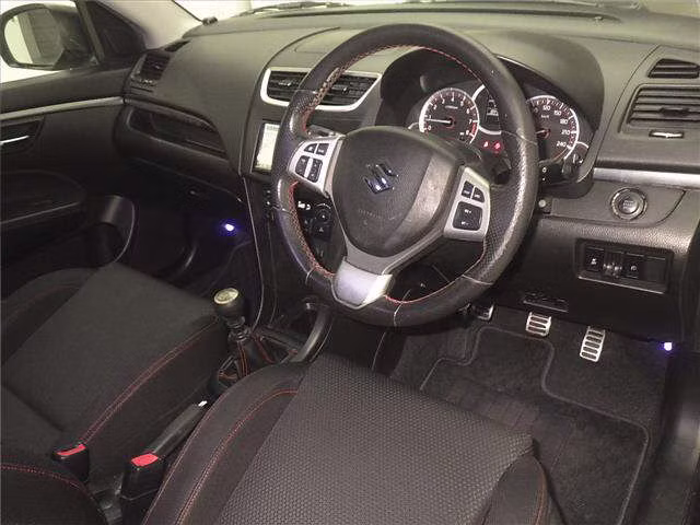 SUZUKI SWIFT