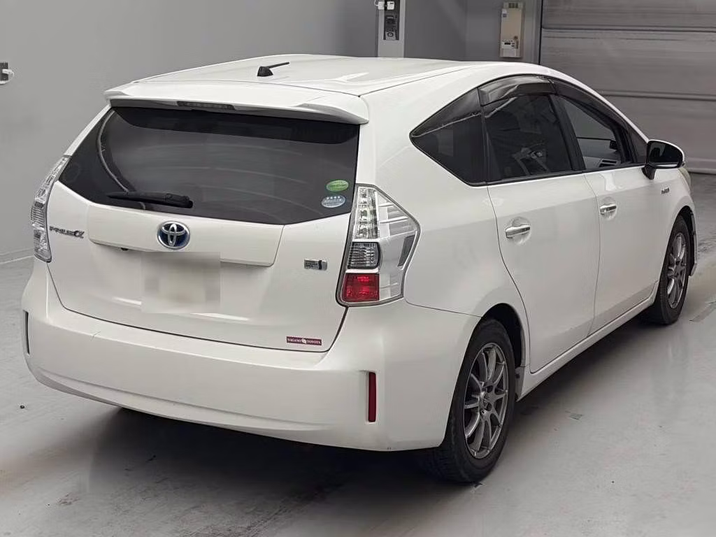 TOYOTA PRIUS ALPHA