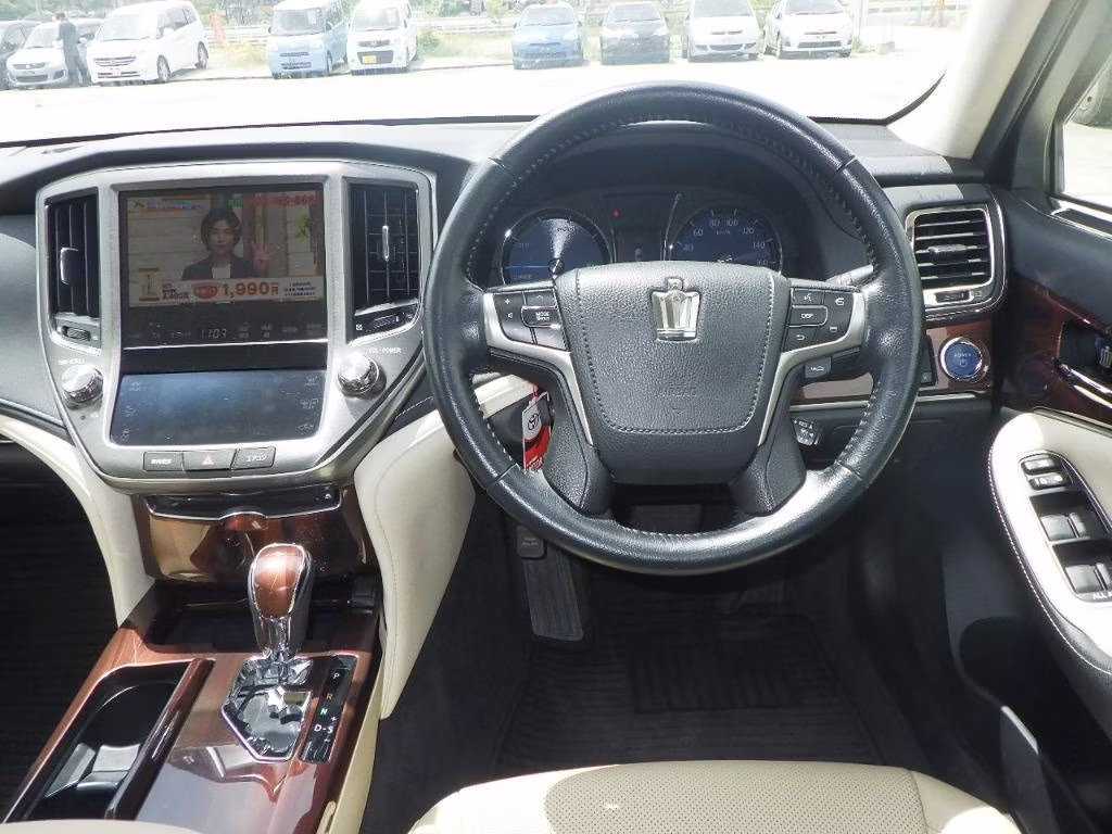 TOYOTA CROWN