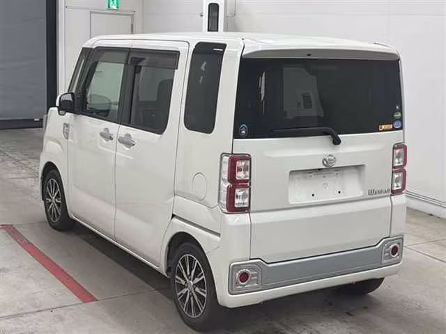 DAIHATSU WAKE