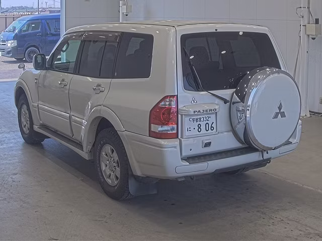 MITSUBISHI PAJERO