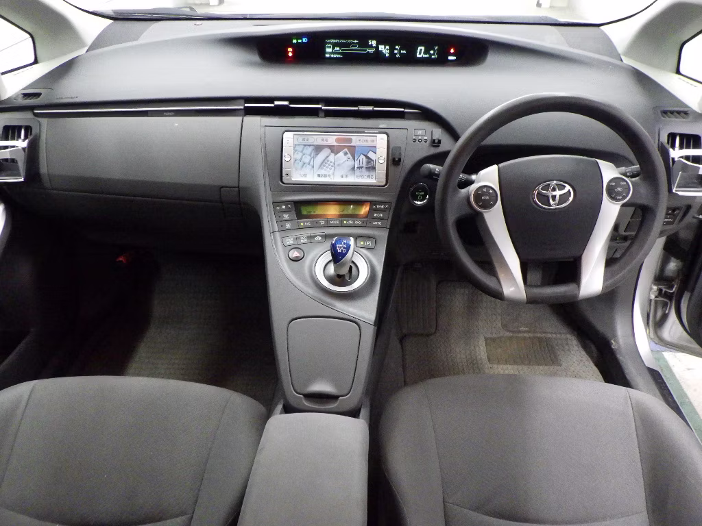 TOYOTA PRIUS