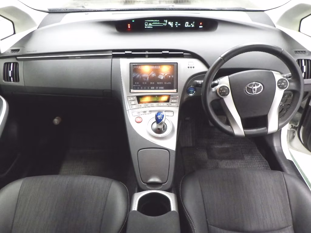 TOYOTA PRIUS