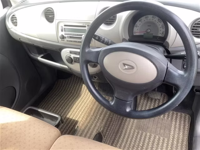 DAIHATSU MOVE LATTE