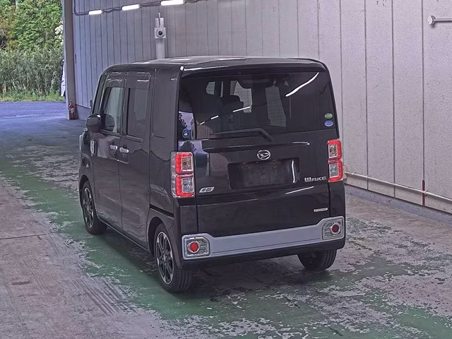 DAIHATSU WAKE