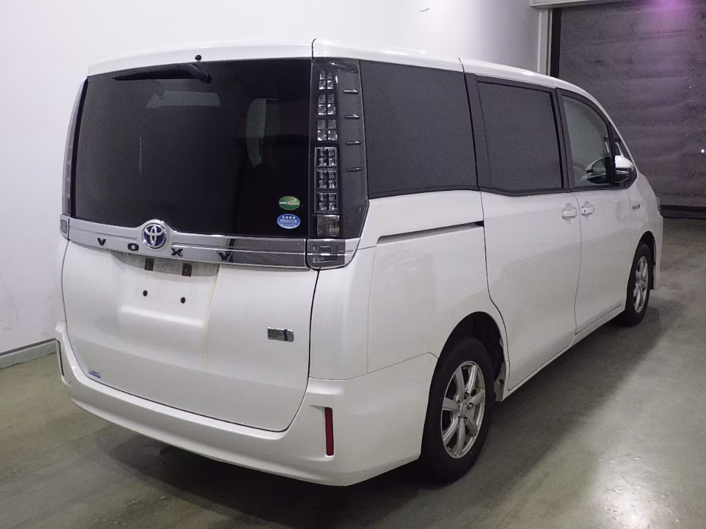 TOYOTA VOXY