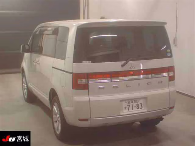 MITSUBISHI DELICA D:5