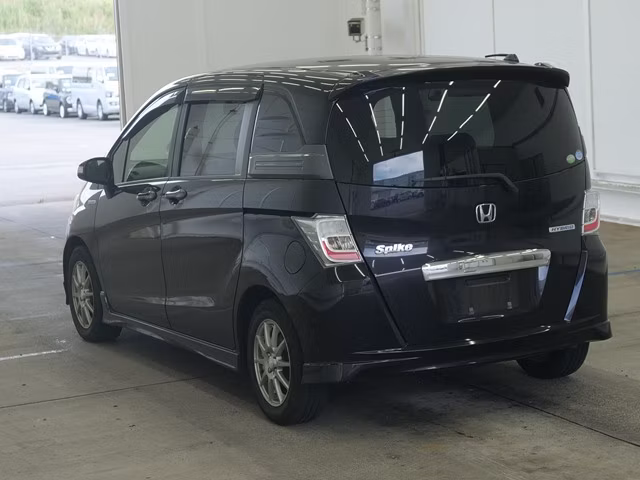 HONDA FREED SPIKE