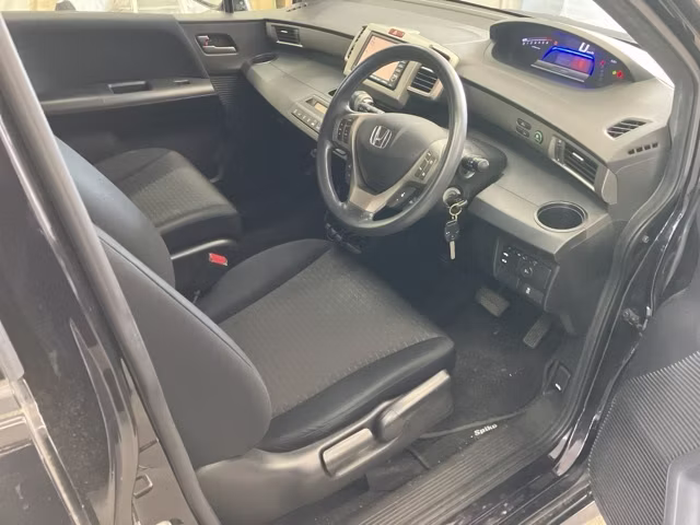 HONDA FREED SPIKE