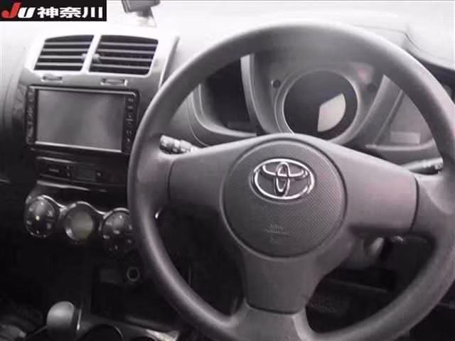 TOYOTA IST