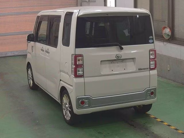 DAIHATSU WAKE