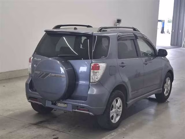 TOYOTA RUSH