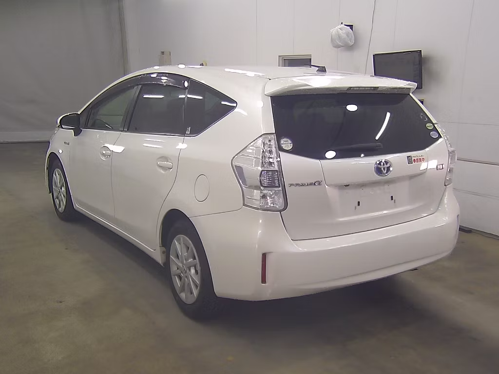 TOYOTA PRIUS ALPHA