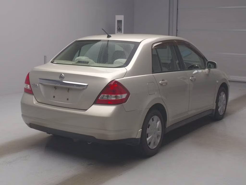 NISSAN TIIDA LATIO