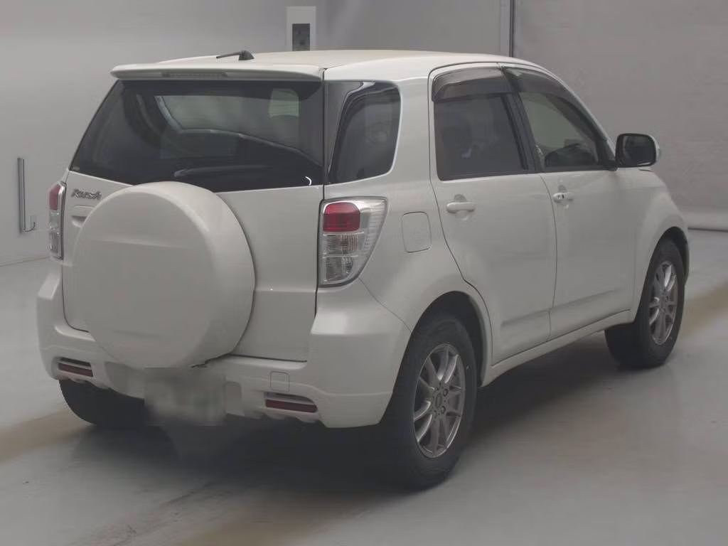 TOYOTA RUSH