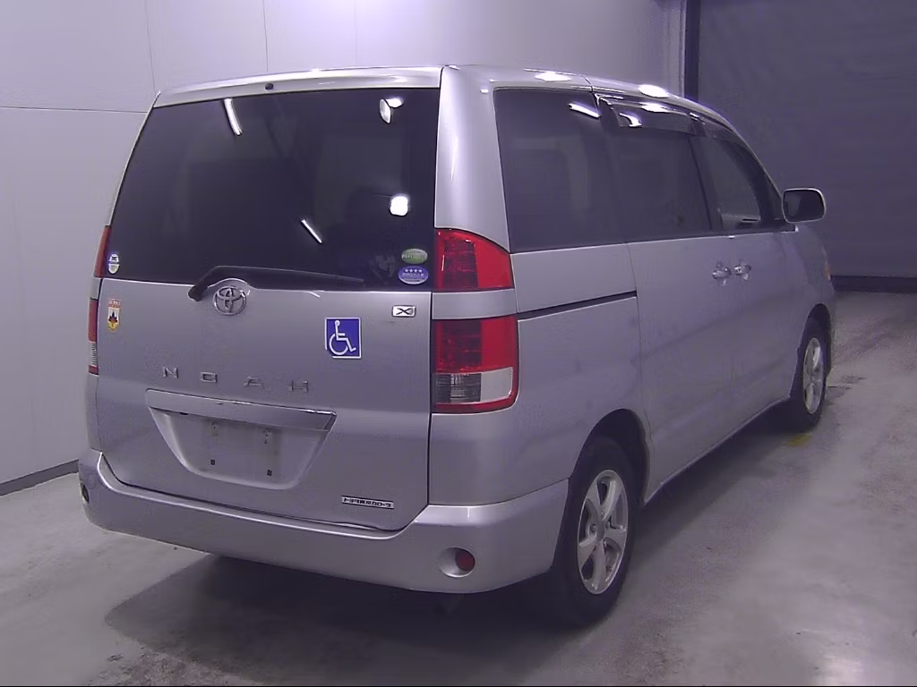 TOYOTA NOAH