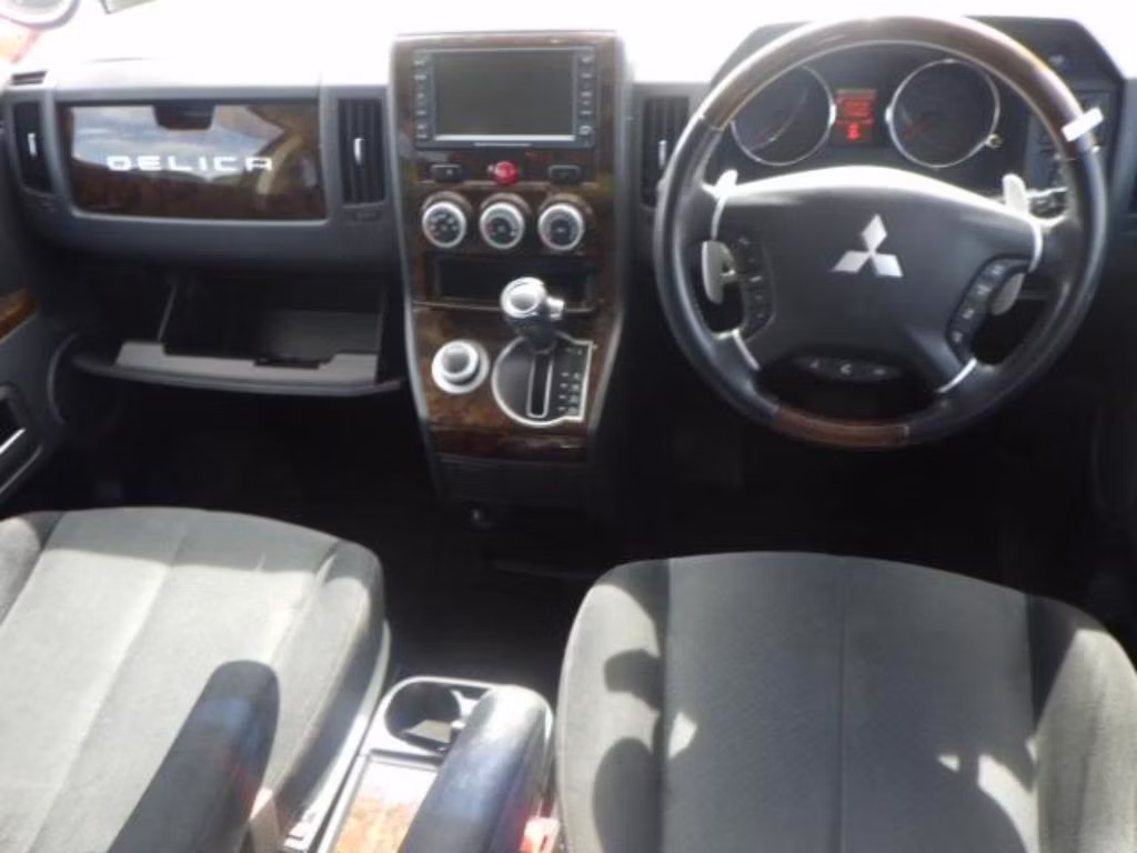 MITSUBISHI DELICA D:5
