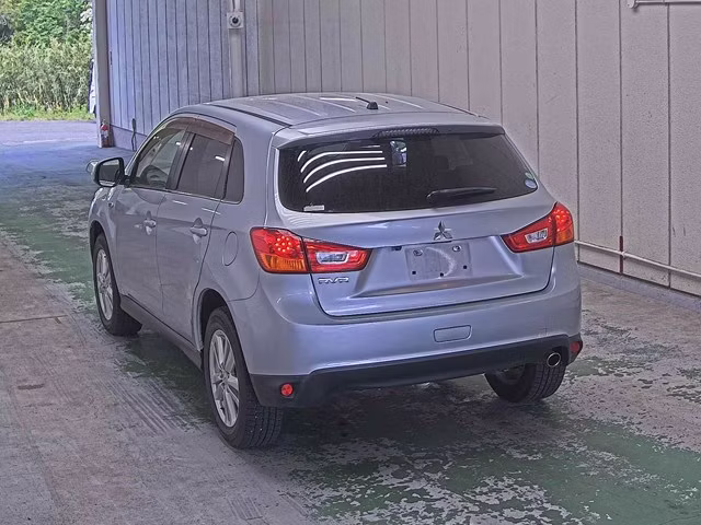 MITSUBISHI RVR