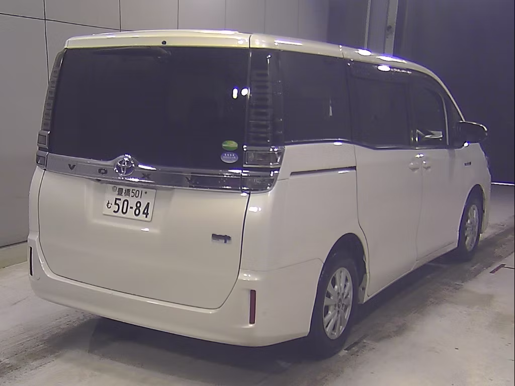 TOYOTA VOXY
