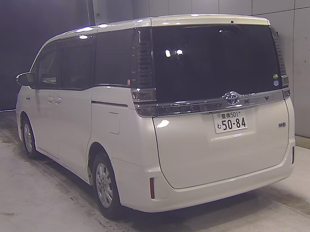 TOYOTA VOXY