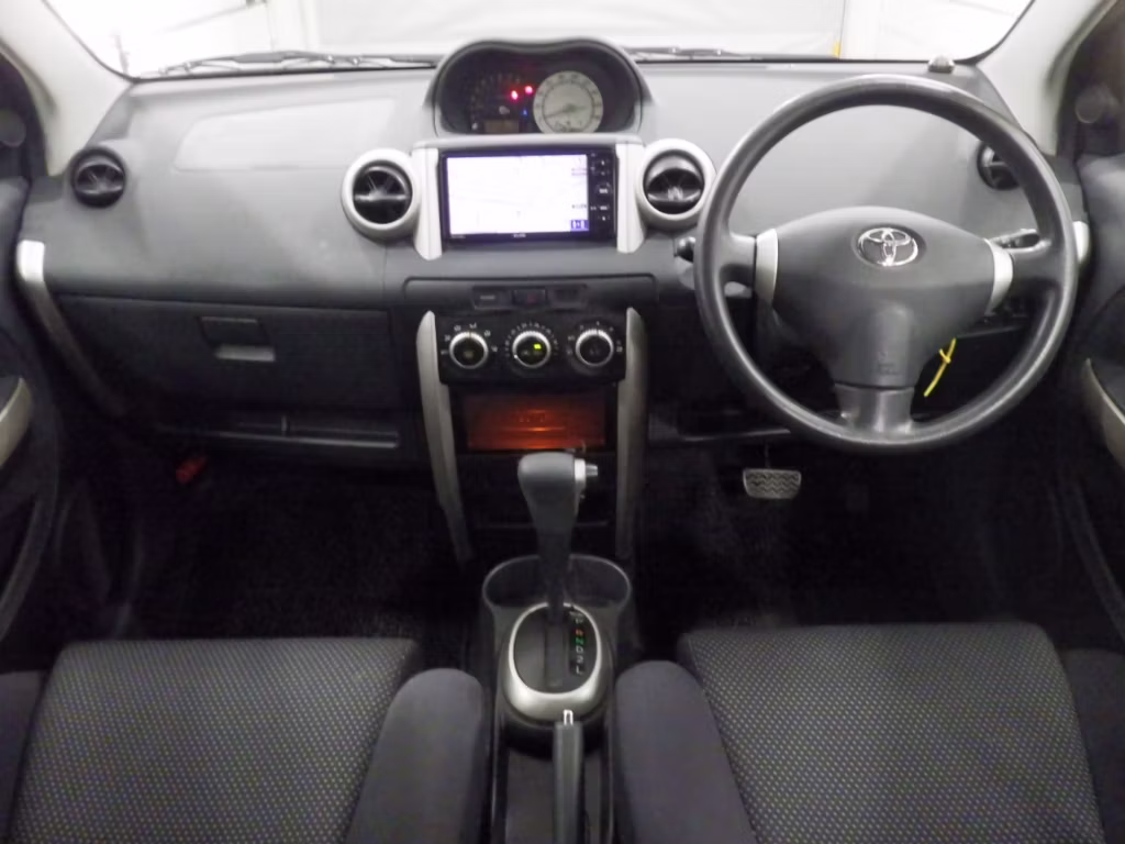 TOYOTA IST