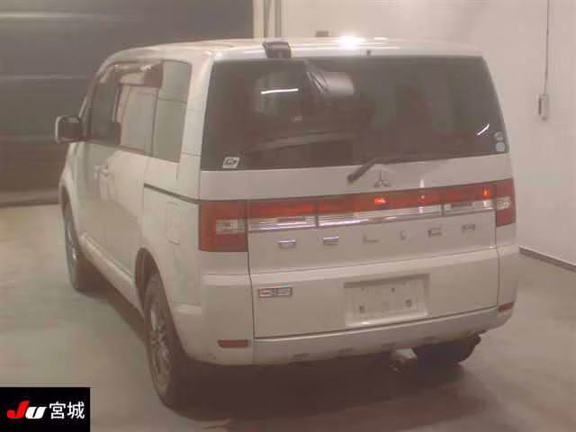 MITSUBISHI DELICA D:5