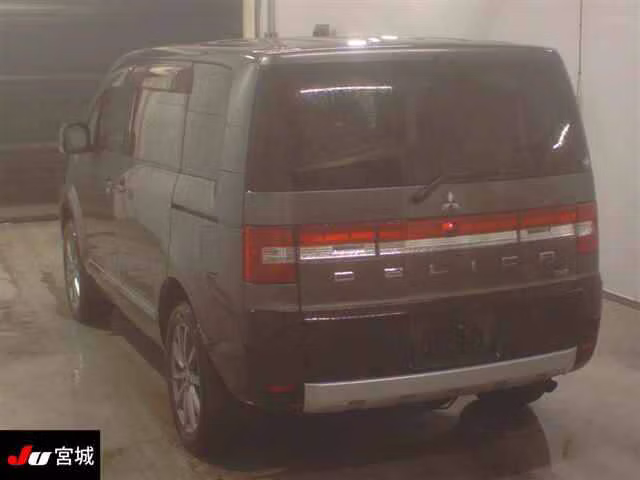 MITSUBISHI DELICA D:5