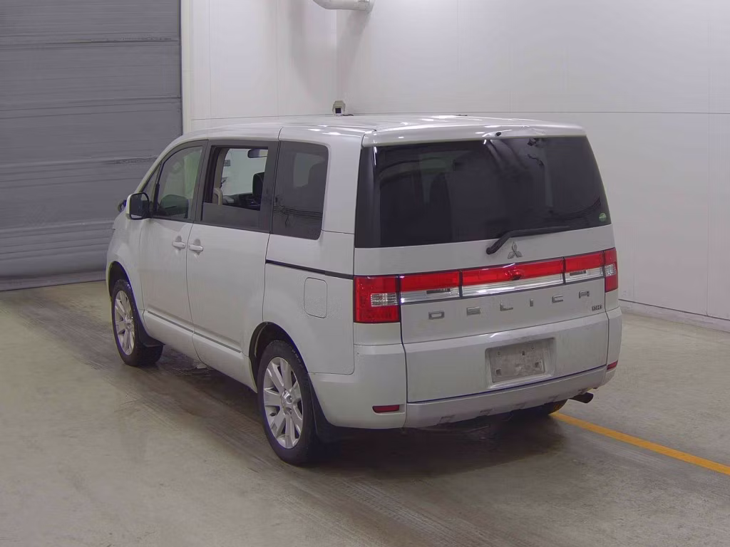 MITSUBISHI DELICA D:5