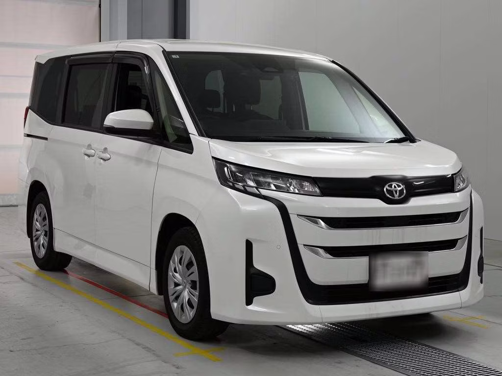 TOYOTA NOAH