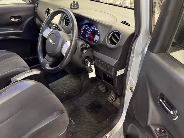 SUBARU LUCRA