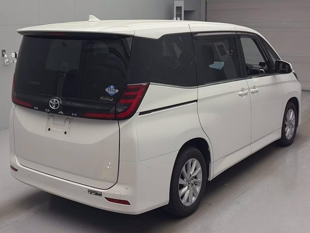 TOYOTA NOAH